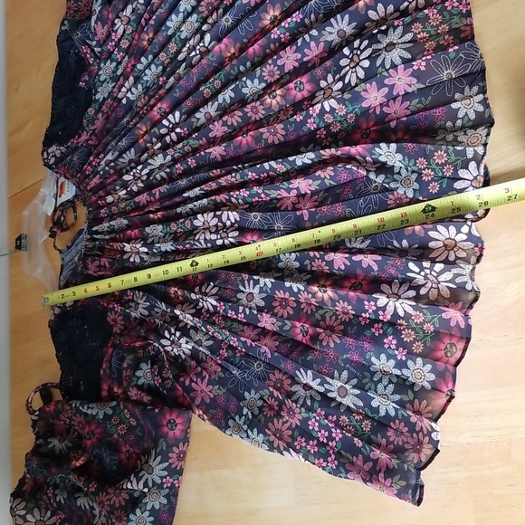 Farm Rio Long-Sleeved Pleated Blouse - Picture 10 of 13